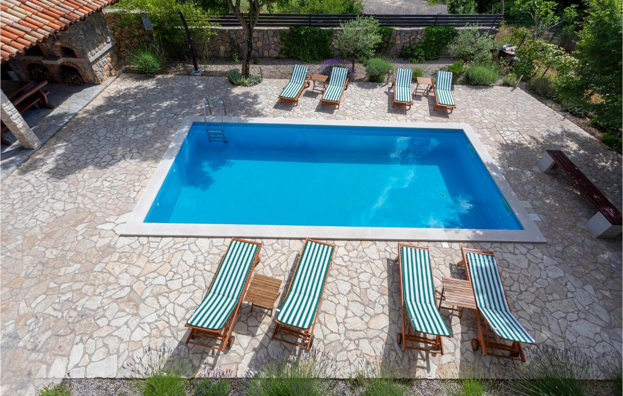 2 Bedroom Beautiful Apartment In Pinezici Экстерьер фото