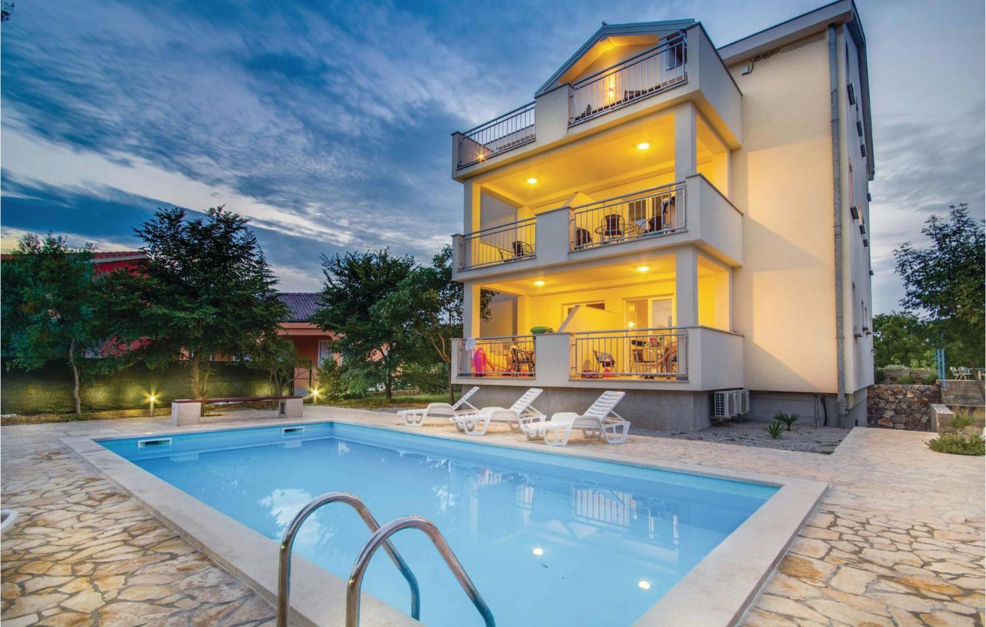 2 Bedroom Beautiful Apartment In Pinezici Экстерьер фото