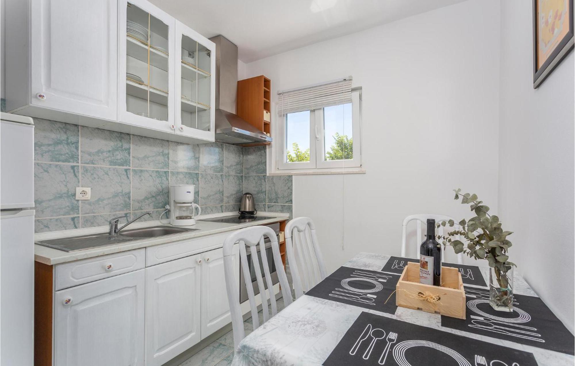 2 Bedroom Beautiful Apartment In Pinezici Экстерьер фото