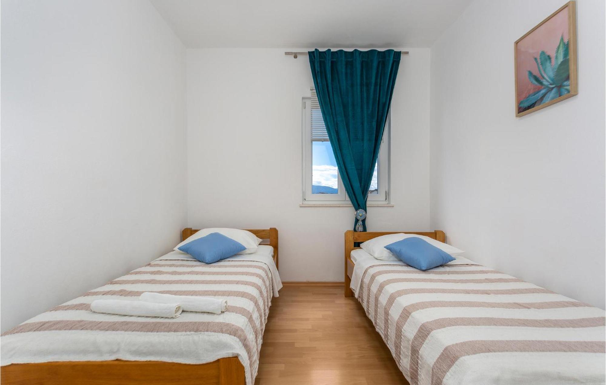 2 Bedroom Beautiful Apartment In Pinezici Экстерьер фото